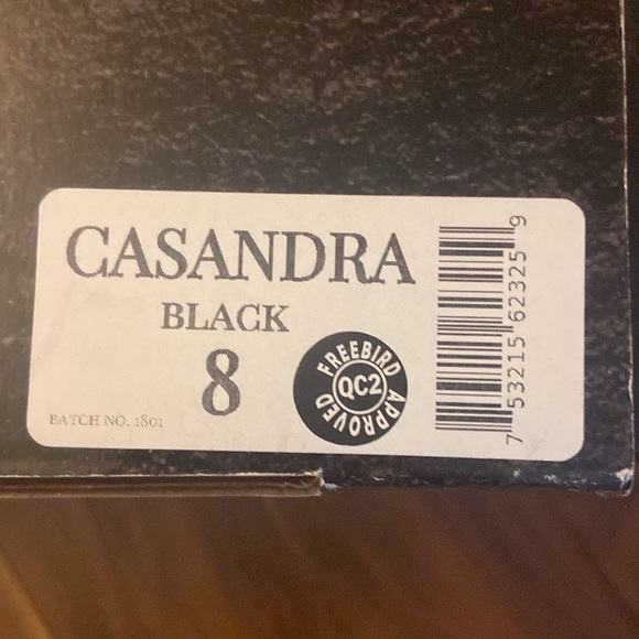 Freebird Casandra sandal in an 8. - Picture 4 of 6